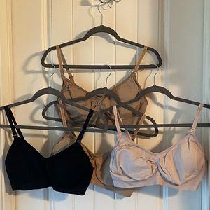 4 large nursing bras Nude, pink, black Lot